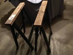 lot 700 image: Sawhorses and 5 Ladder