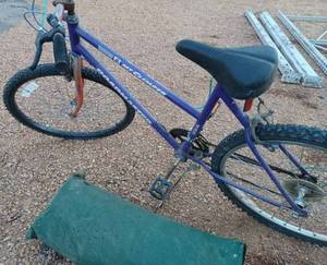 lot 13 image: Roadmaster Mountain Climber Bicycle and a Folding Camping Canopy in Original Vinyl Bag