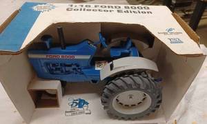 lot 43 image: Scale Models 116th Scale Ford 8000 NF Collector Edition Tractor - NIB