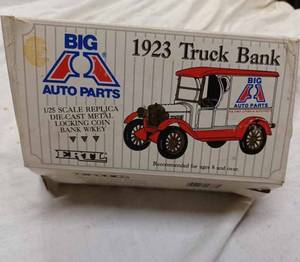 lot 44 image: Big A Auto Parts 125th Scale 1923 Chevrolet Truck Bank and a 1928 Chevrolet Car
