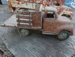 lot 46 image: Buddy L Ride-On Truck and an Early Tonka Stake Truck