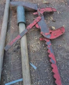 lot 69 image: Long Handled Cement Hoe, Splitting Maul, and FenceWire Stretcher
