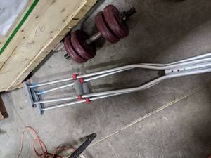 Crutches Look Barely Used and Wei...