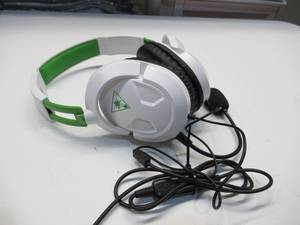 lot 32 image: Turtle Beach - Recon 50x Wired Surround Sound Ready Gaming Headset for Xbox One and Xbox Series XS - WhiteGreen