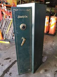 lot 1101 image: Stack-On 10 Gun Security Safe - Long gun