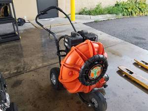 lot 1102 image: Billy Goat F1002SPV Wheeled Leaf Blower