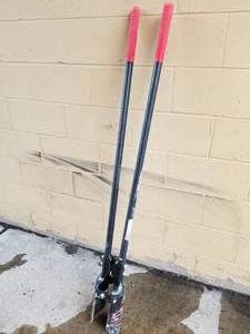 lot 1115 image: Razorback Post Hole Digger