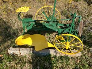 lot 3 image: Antique Farm Implement