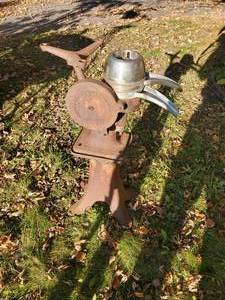 lot 12 image: Antique Cream Separator