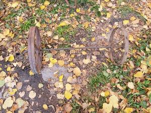 lot 20 image: Antique Wagon Axle With Wheels