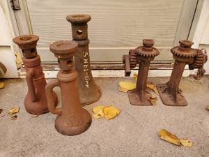 lot 28 image: Collection of Old Car Jacks