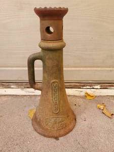 lot 29 image: IL&B Co. Vulcan Car Jack