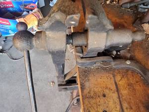 lot 39 image: Vintage Foot Vise