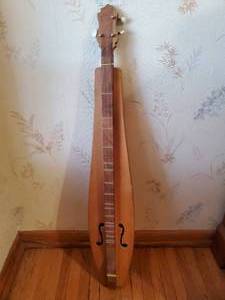 lot 42 image: Dulcimer