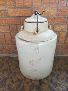 lot 44 image: Redwing 5 Gallon Lidded Crock