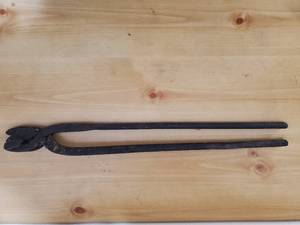 lot 87 image: Single Old Blacksmiths Tong