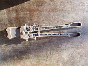 lot 96 image: Antique Carolus MFG Co. 1-4 Bolt Cutters