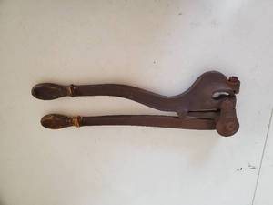 lot 129 image: Vintage Whitney Hand Punch Number 7