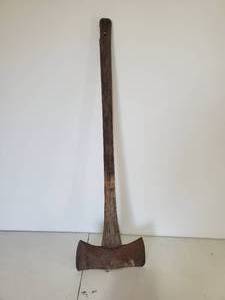 lot 133 image: Vintage True Temper Double Sided Axe
