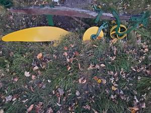 lot 5 image: Antique Horse Drawn Moldboard Plow