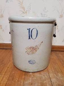lot 16 image: Redwing 10 Gallon Crock