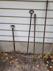 lot 143 image: Collection Of Vintage Yard Tools
