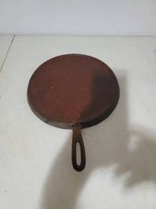 lot 150 image: Vintage Wagner Ware Cast Iron Round Griddle Skillet