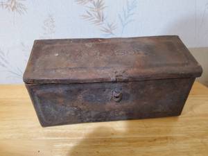 lot 166 image: Antique Fordson Tractor Toolbox