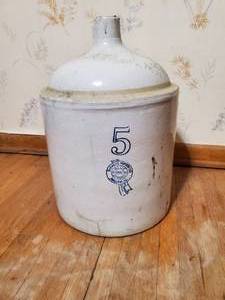 lot 17 image: Buckeye Pottery Co. Blue Ribbon Brand Jug