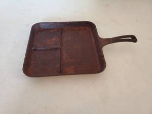 lot 168 image: Vintage Wagner Ware Bacon and Egg Breakfast Cast Iron Skillet