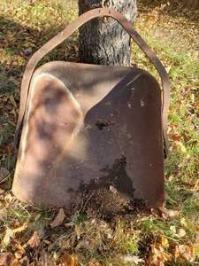 lot 173 image: Antique Horse-Drawn Rear Bucket Scoop