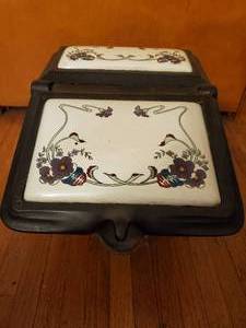 lot 193 image: Vintage Cast Iron Coal Scuttle with Floral Motifs