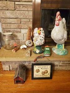 lot 194 image: Collection Of Farmhouse Decor