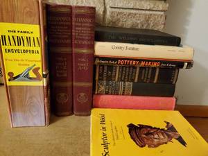 lot 198 image: Collection of Dictionaries And How-to Books