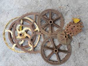 lot 233 image: Collection Of Vintage Metal Decorative Items