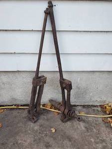 lot 245 image: Two Foot Vises