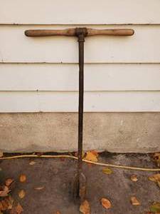 lot 249 image: Keen Kutter Vintage Post Hole Digger