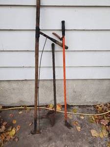 lot 251 image: Collection Of 5 Vintage Yard Tools