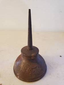 lot 281 image: Old Ford Oil Can