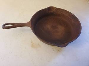 lot 282 image: Vintage Griswold Cast Iron Skillet