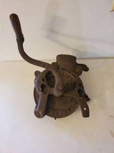 lot 285 image: Vintage Hand Crank Corn Sheller