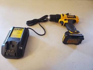 lot 292 image: DeWalt 12V Drill With Battery And Charger