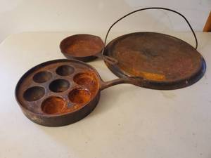 lot 314 image: Three Pieces Of Vintage Cast Iron