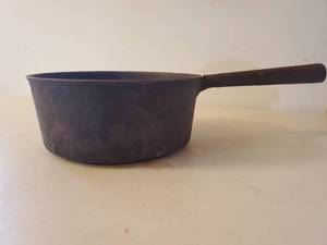 lot 316 image: Vintage Marietta Number 6 Cast Iron Pot