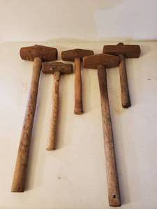 lot 323 image: Five Vintage Hammers