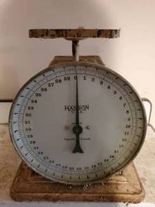 lot 331 image: 1Vintage Hanson Brothers 40 Pound Scale