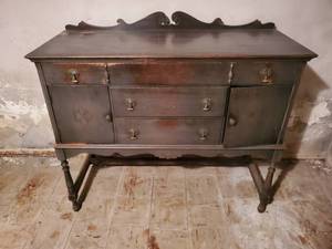 lot 333 image: Antique Buffet