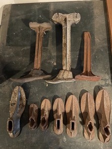 lot 364 image: Collection of Antique Shoe Cobblers