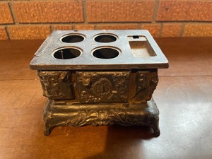 lot 353 image: Vintage Miniature Stove
