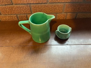 lot 344 image: Vintage Green Pitcher and Sugar Dish